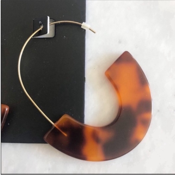 BaubleBar Faidra Tortoiseshell Statement Earrings- Contemporary Maximal Earrings - Picture 5 of 6